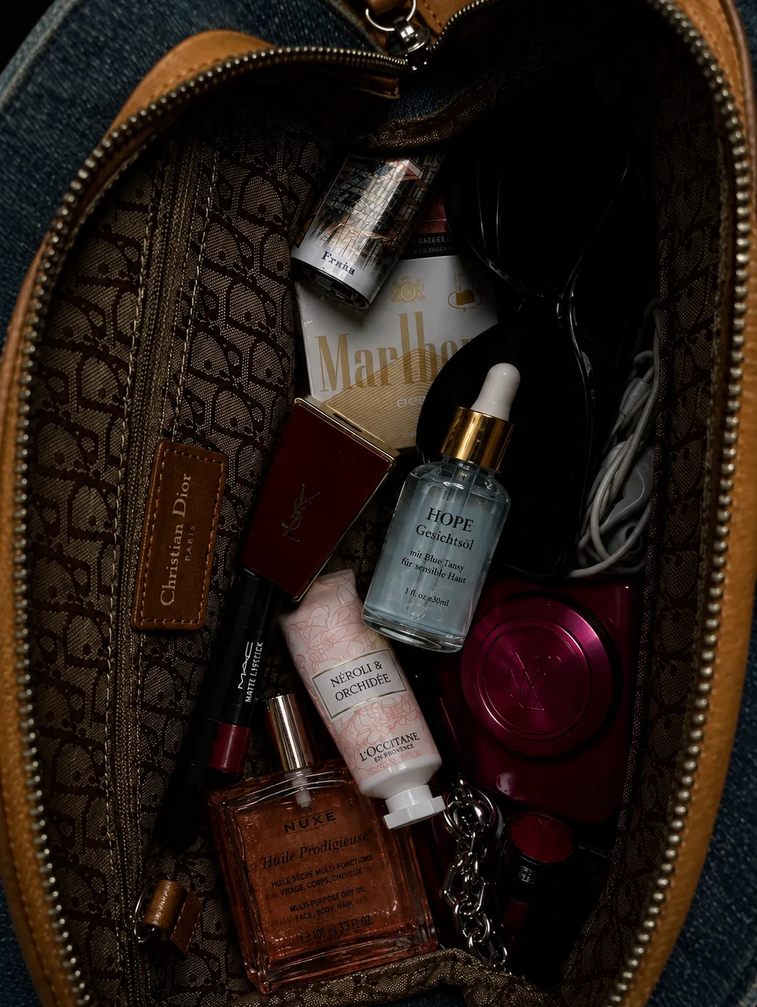 Die Hope Salbung in einer Handtasche